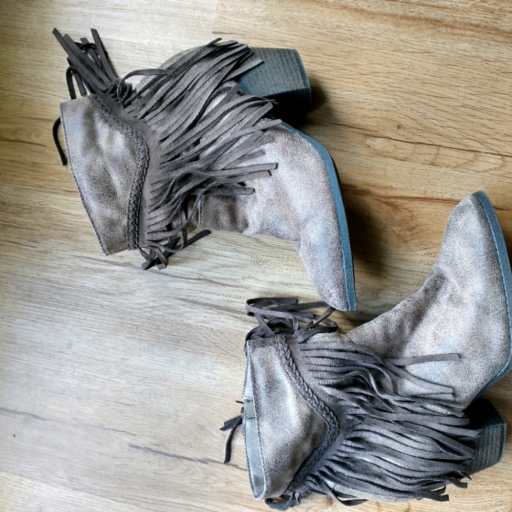 🌼 5/$20 🌼 Fringe Heel Ankle Boots